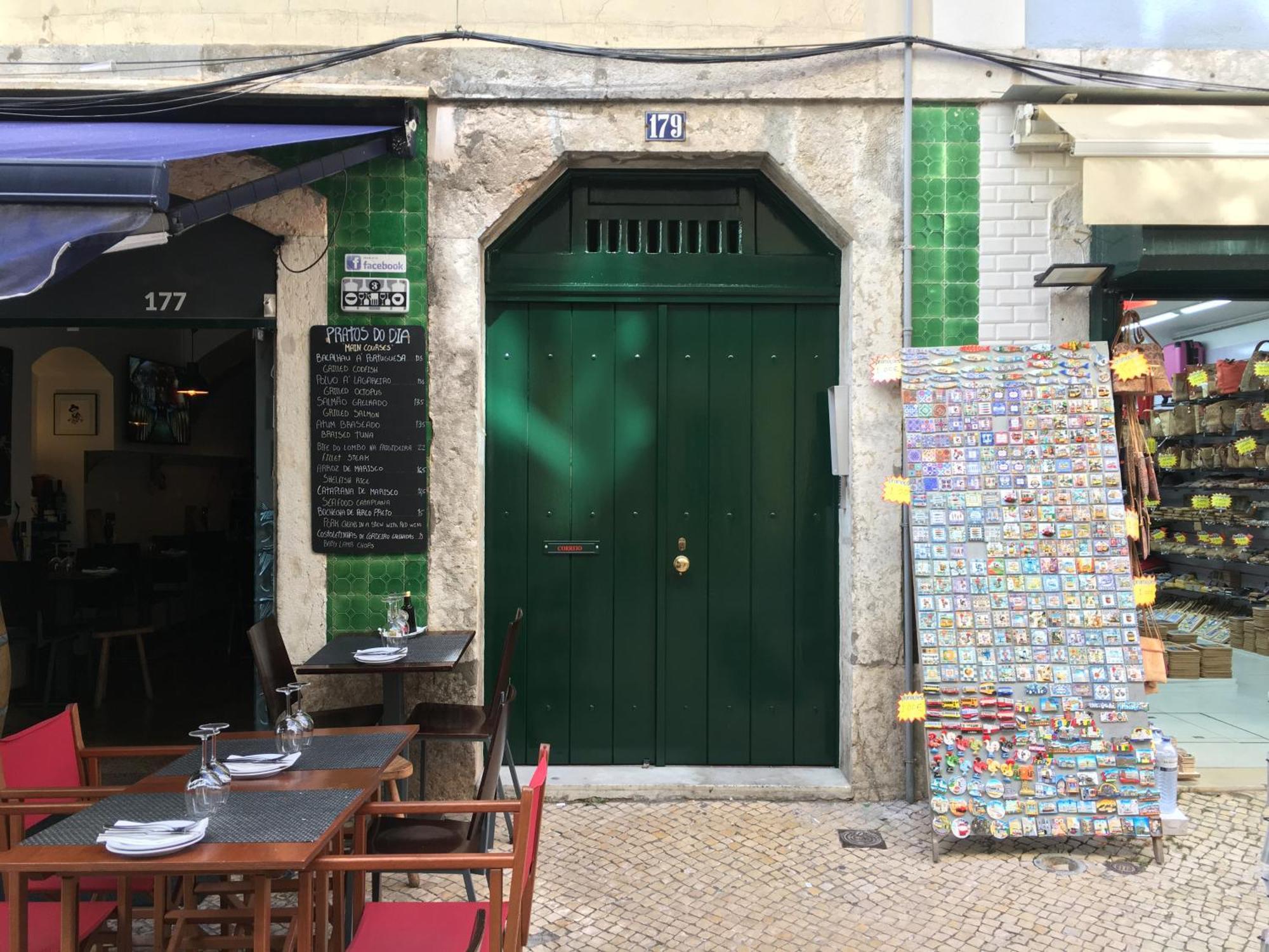 The Traditional Arts Memoir, Downtown Flat With Balcony And Comfort Lisbon Exterior photo